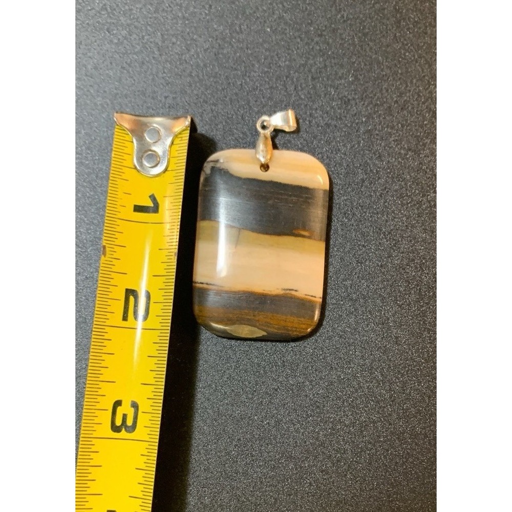 Beautiful Banded Agate Stone Pendant - Picture 2 of 3
